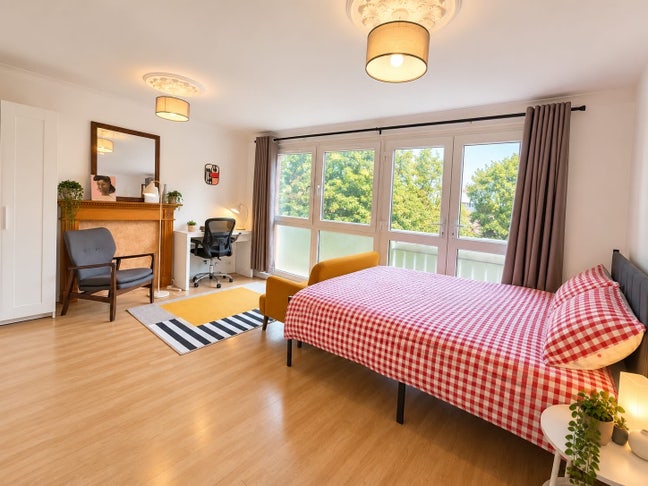 Awesome room available in Mile end - queen mary Main Photo