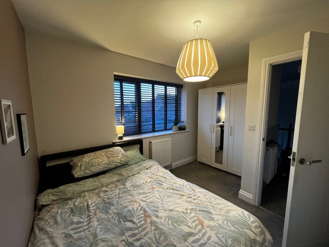 Spacious Double + Private Bathroom, Parking  Main Photo