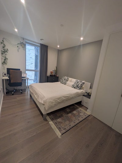 Gorgeous Modern Double Room in cute flat! Main Photo