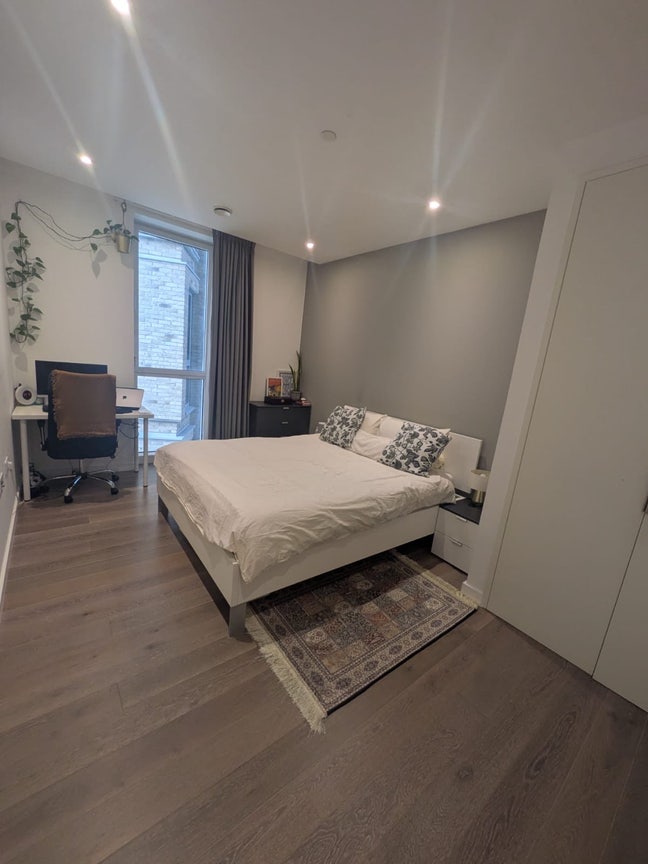 Gorgeous Modern Double Room in cute flat! Main Photo