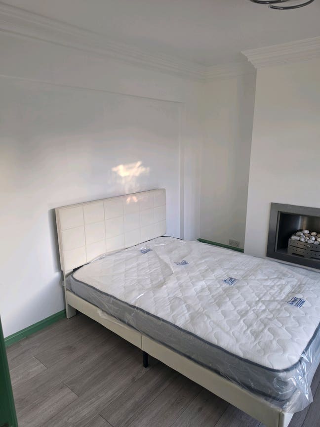 Single person room rent only Main Photo