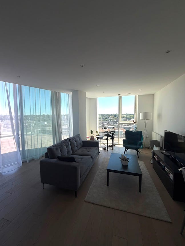 Beautiful double room in Greenwich penthouse flat  Main Photo