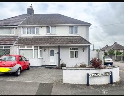 Large Semi Detached House with 4 rooms, 3 bathroom Main Photo