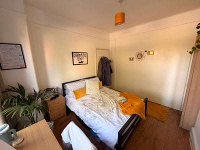 Double Bedroom in Turnpike Lane/Wood Green Main Photo