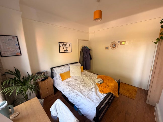 Double Bedroom in Turnpike Lane/Wood Green Main Photo