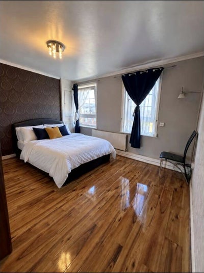 Bright Rooms 3 Min to Poplar Stations Main Photo