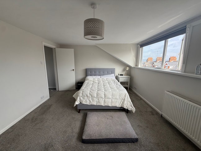 Large Room  In Holywood Townhouse With Sea Views Main Photo
