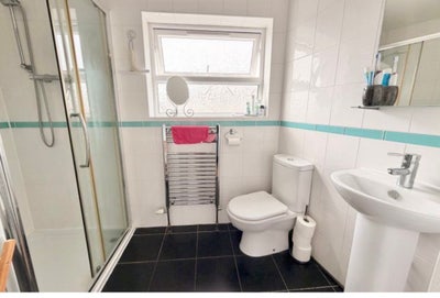 Double ensuite room for female Main Photo