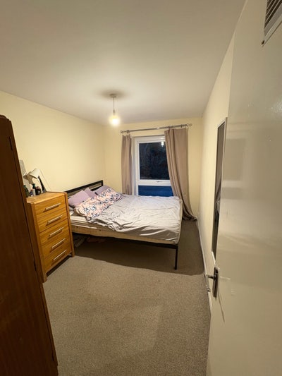 Double bed in 2 person flat - Great location  Main Photo