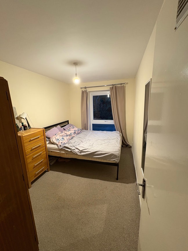 Double bed in 2 person flat - Great location  Main Photo