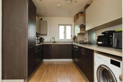 Double Room Available – Barkingside Main Photo