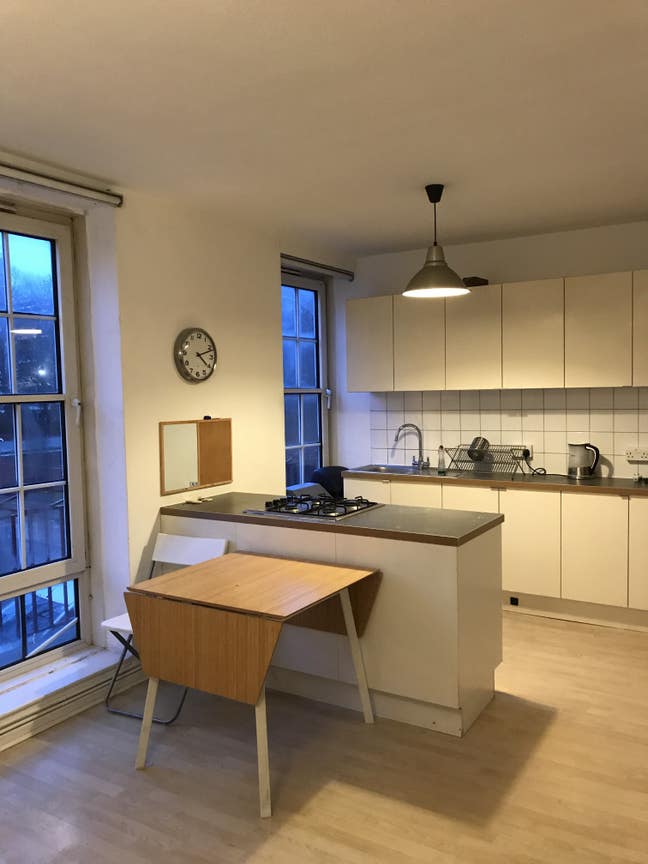 4 bed with living room Main Photo