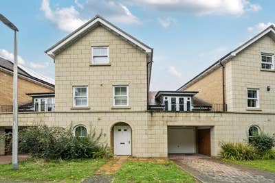 Double Room + Private Office in 4-Bed House Main Photo