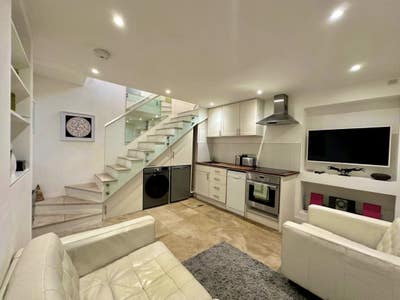 A fantastically quirky 1-bed HOUSE! Main Photo