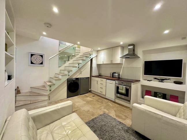 A fantastically quirky 1-bed HOUSE! Main Photo
