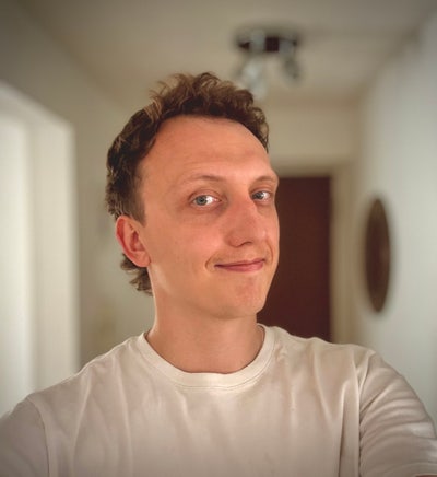 Young professional looking for friendly housemates Main Photo