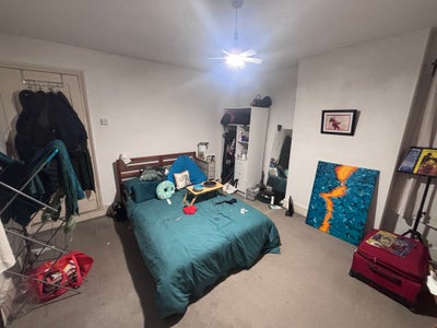 Huge room available in East London House Main Photo