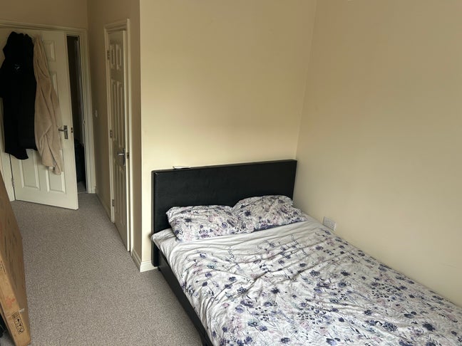 Large Double Room to rent  Main Photo