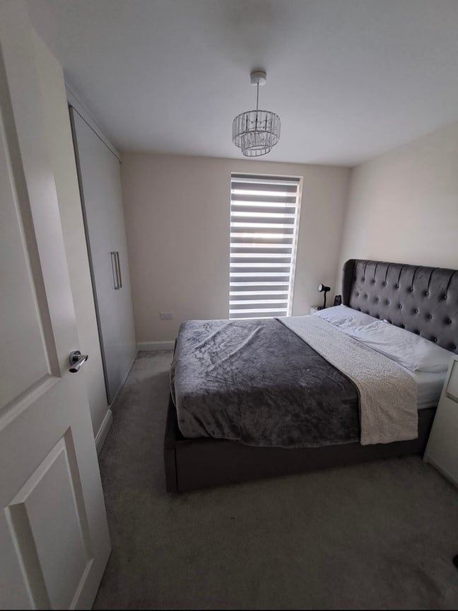 Furnished Room Available in Flat – Female Only Main Photo