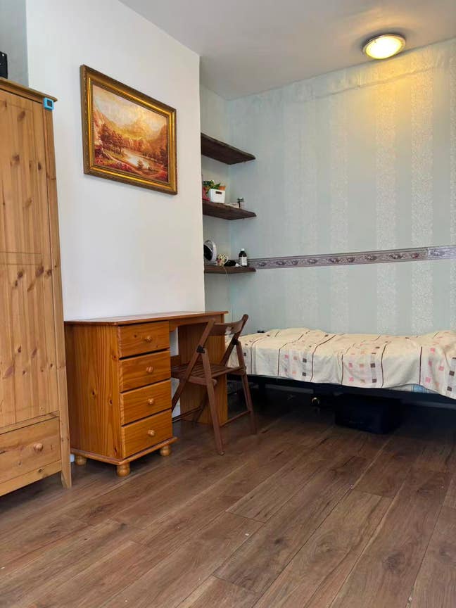 A Clean and Bright Double Room for Single Plaistow Main Photo