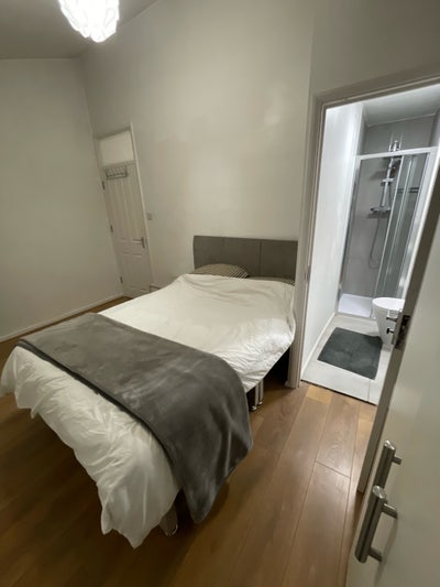 Ensuite Room London Available Main Photo