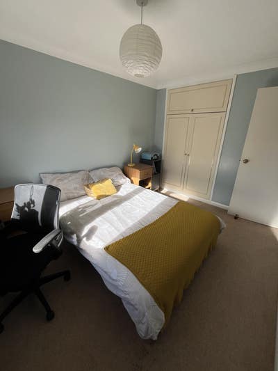 Sunny double room in Banstead, Surrey  Main Photo