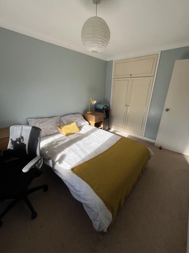 Sunny double room in Banstead, Surrey  Main Photo