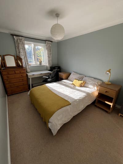 Sunny double room in Banstead, Surrey  Main Photo