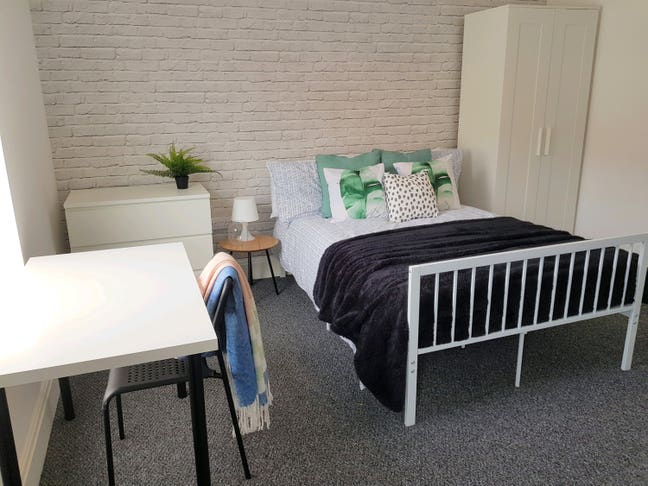 Beautiful Ensuite Student Room Available!  Main Photo