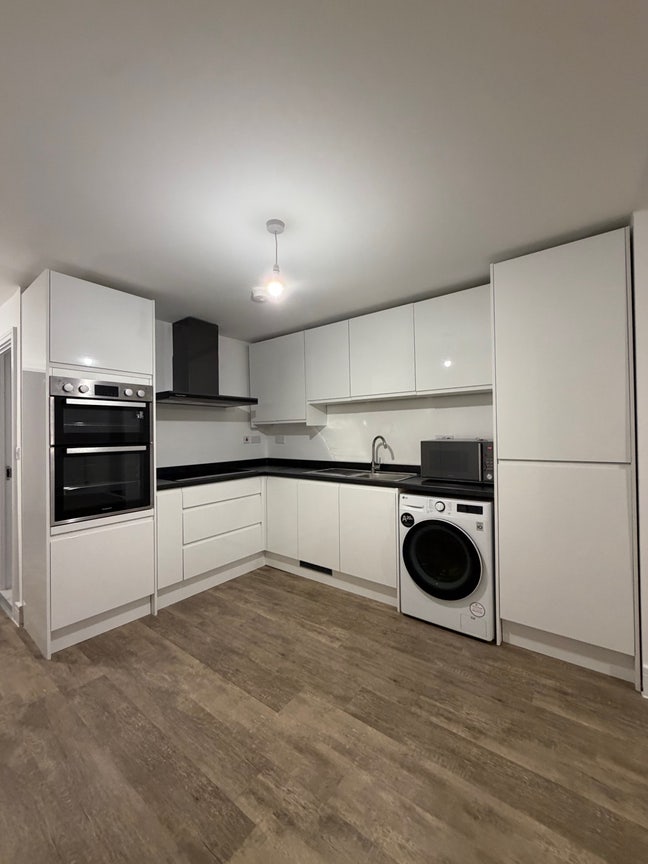 Rooms to Rent - Beckton (E6) Main Photo