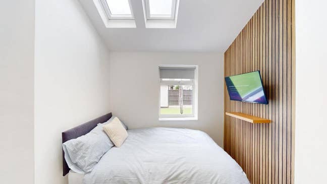 Bournemouth Park Road, SS2 - Double En-suite Room  Main Photo