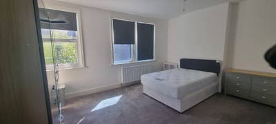 Extra Large Double Room in Victoria House  Main Photo