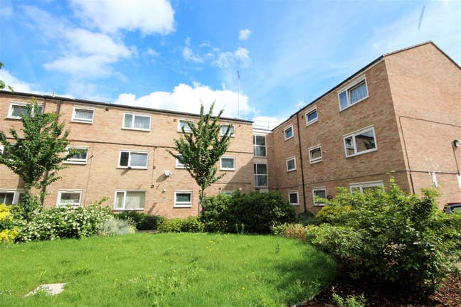 E3-Furnished Double Room Near the City-Queens Mary Main Photo