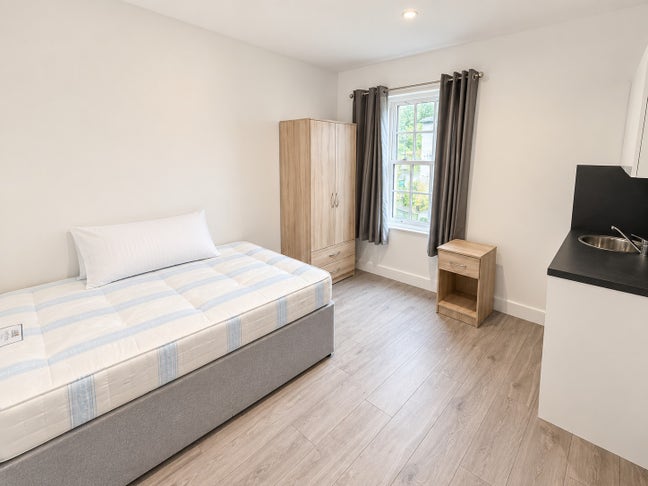 DSS - Studio Flat Available in Rayners Lane HA2 Main Photo