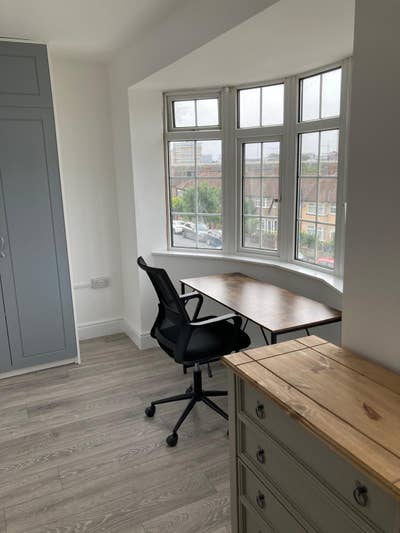 Large Quiet Ensuit a fully renovated modern house Main Photo