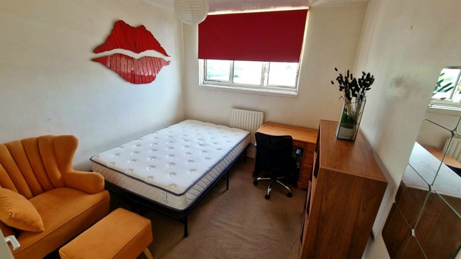 2 Spacious Doubles in Canary Wharf, South Quay E14 Main Photo