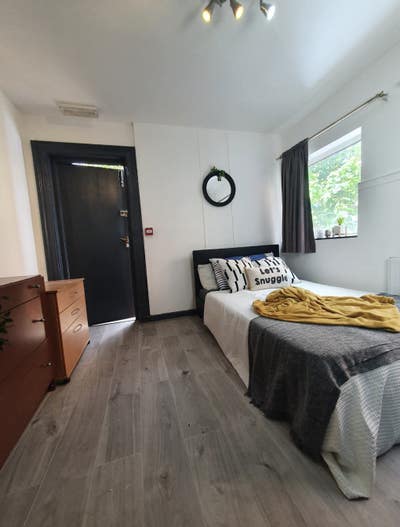 Stunning Room in Fallowfield! Bills Included Main Photo