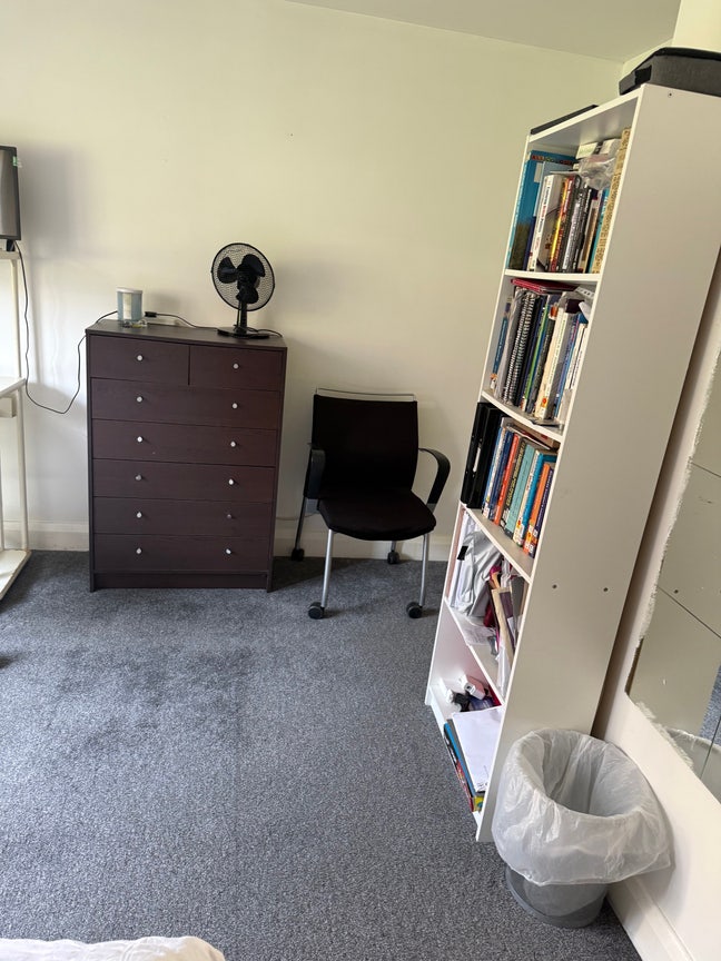 One large fully furnished double bedroom available Main Photo