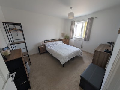 Large double room available with live in couple  Main Photo
