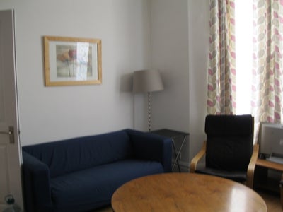 Bright furnished room in a 6 bedroom house Main Photo