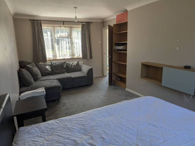 Large Double Room with Sofa Main Photo