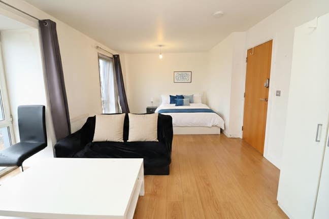 2 Rooms | North Greenwich | Zone 2 | from &pound;200 Pw Main Photo