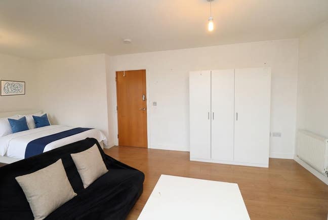 2 Rooms | North Greenwich | Zone 2 | from &pound;200 Pw Main Photo