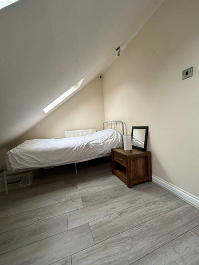 Single Room – 10 mins from the Station Main Photo