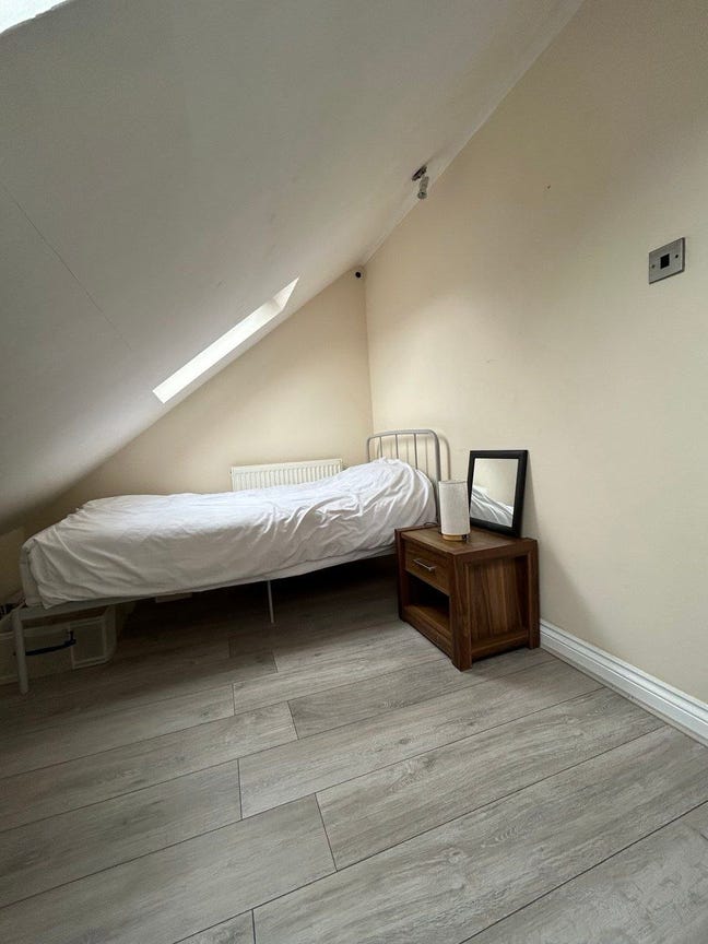 Single Room – 10 mins from the Station Main Photo