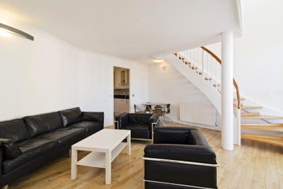 2 Bed Terraced House, Princes Court, SE16 Main Photo