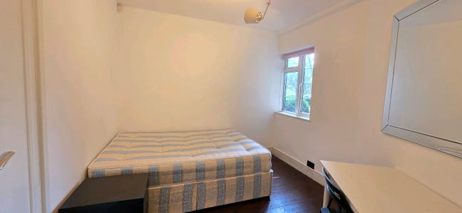Available Now!  BRIGHT Double In Chiswick Village Main Photo