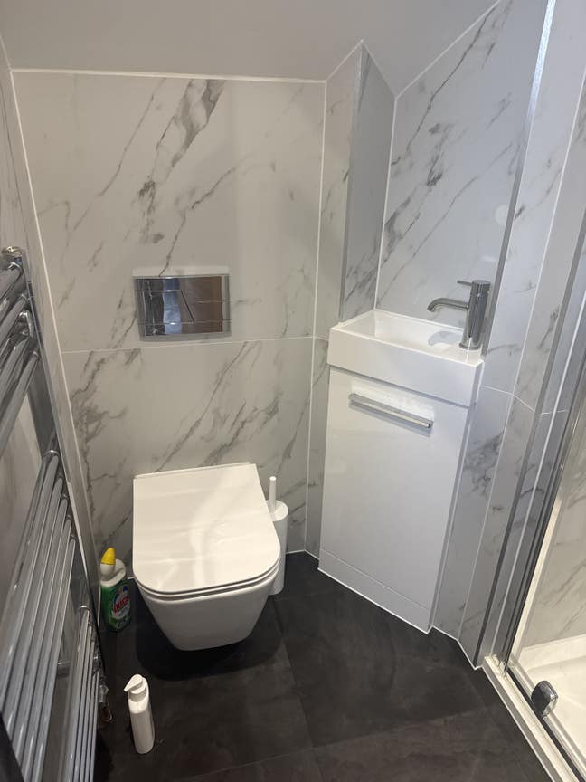 Ensuite bright and quiet  Main Photo