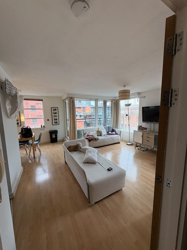 Female tenant required to take over  Main Photo