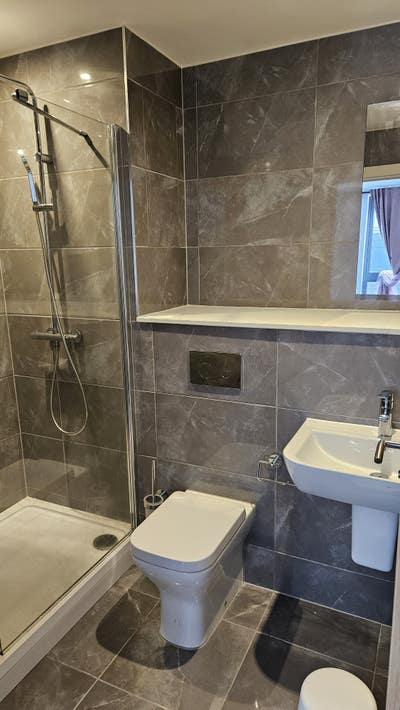 B15 rooms (ensuite / single), total 2 Main Photo